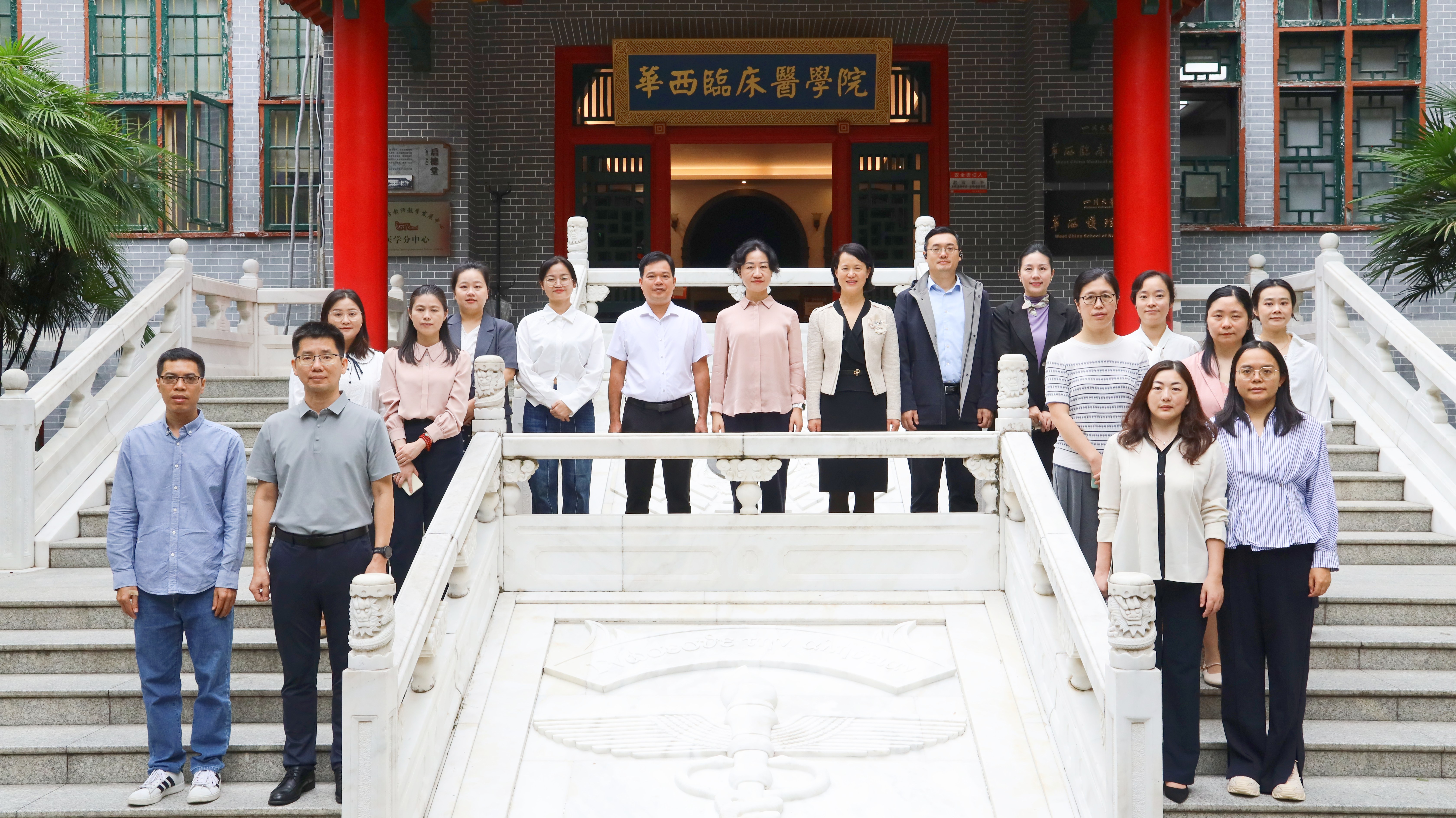 右江民族医学院护理学院来访交流